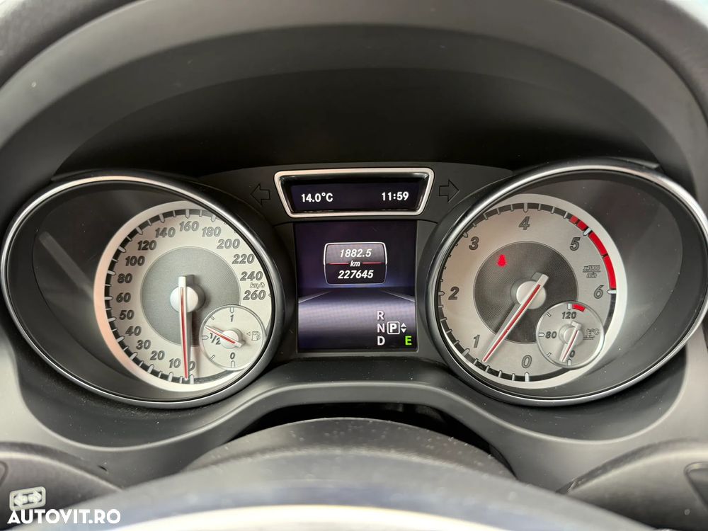 Mercedes-Benz GLA 220 CDI 4Matic 7G-DCT AMG Line - 31