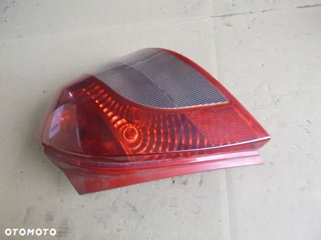 LAMPA PRAWY TYŁ PRAWA TYLNA TOYOTA YARIS II 5D 05-09 - 5