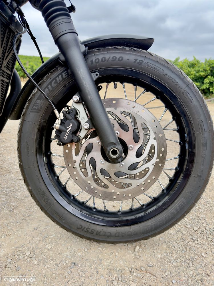 Triumph Bonneville T120 Black - 8