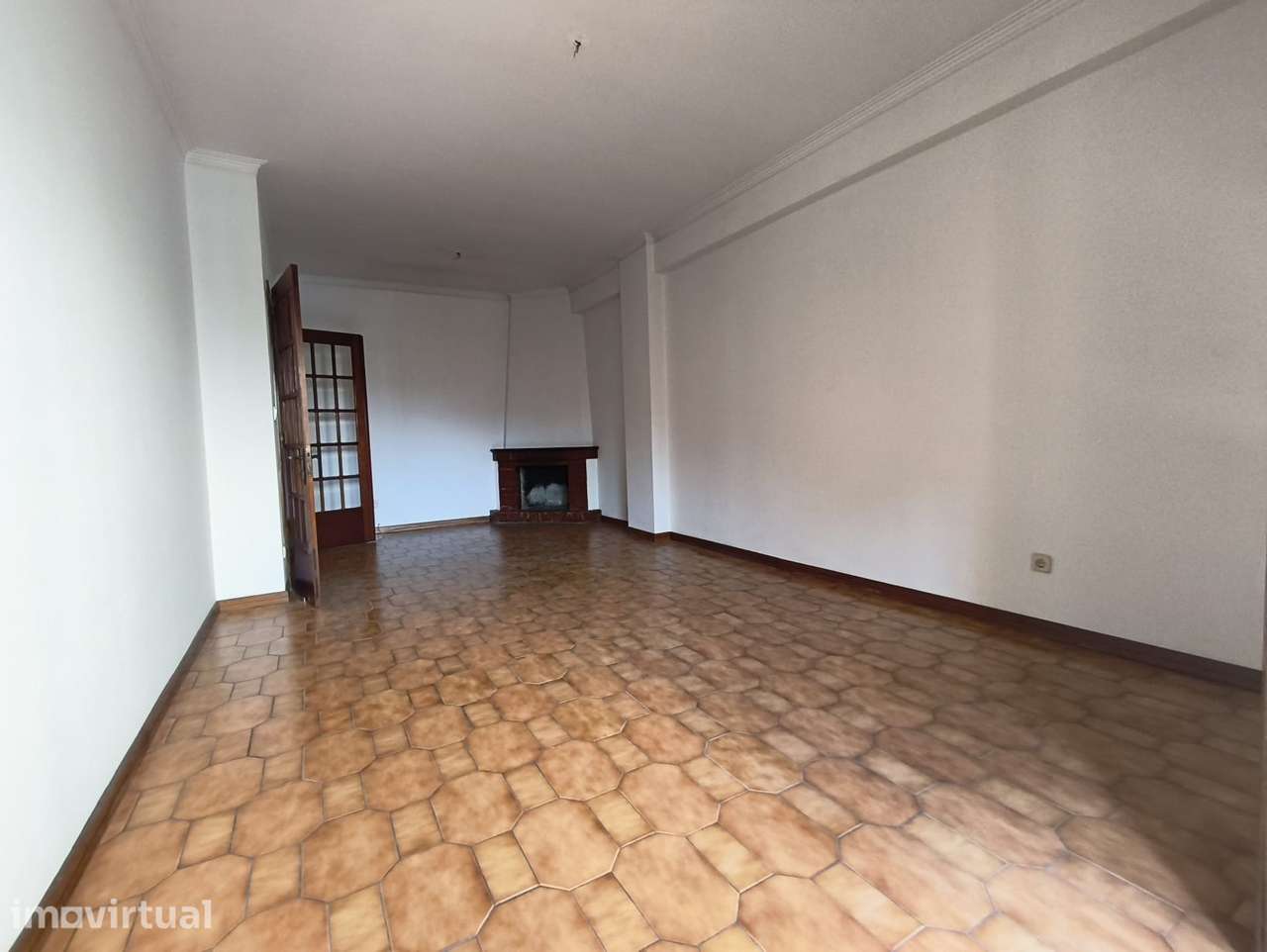 APARTAMENTO T2 COM GRANDE TERRAÇO E GARAGEM FECHADA | MAXIMINOS - Grande imagem: 5/16