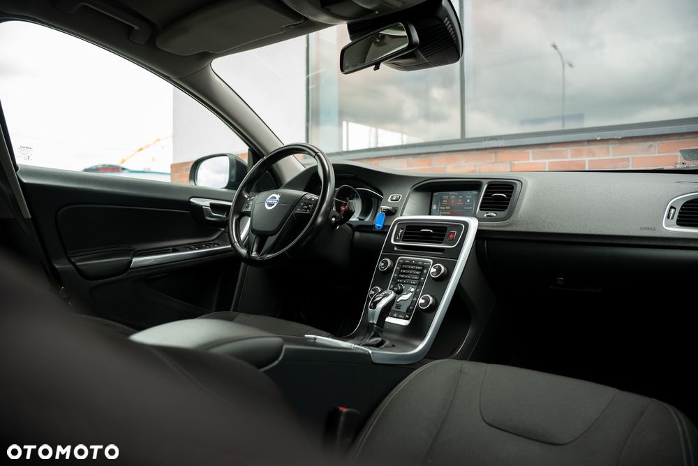 Volvo S60 D3 Drive-E Momentum - 29