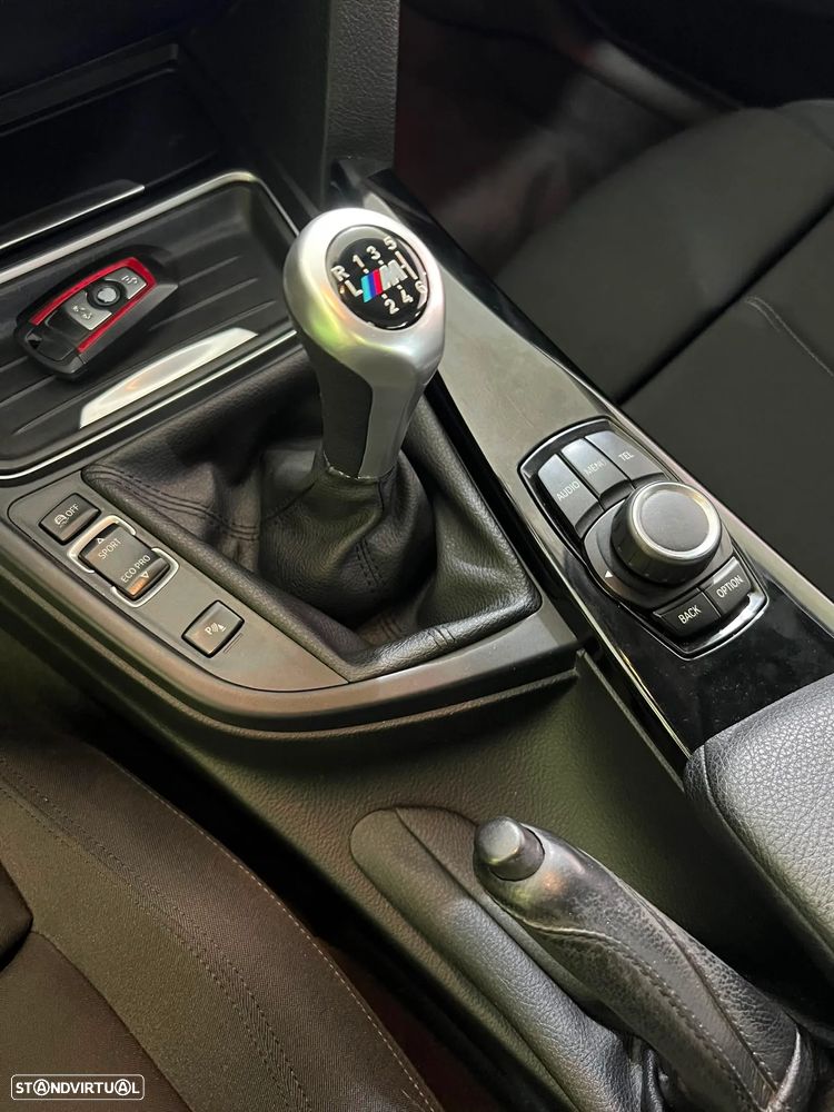 BMW 318 d Line Sport - 17