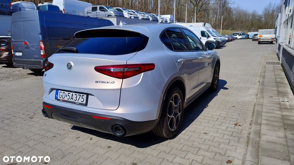 Alfa Romeo Stelvio - 10