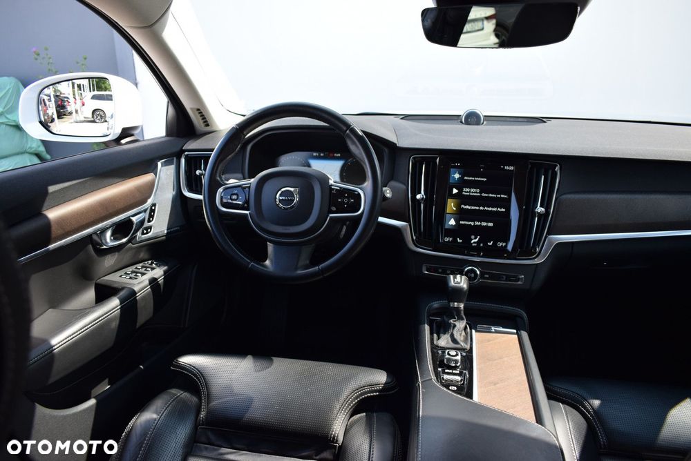 Volvo V90 Cross Country - 19