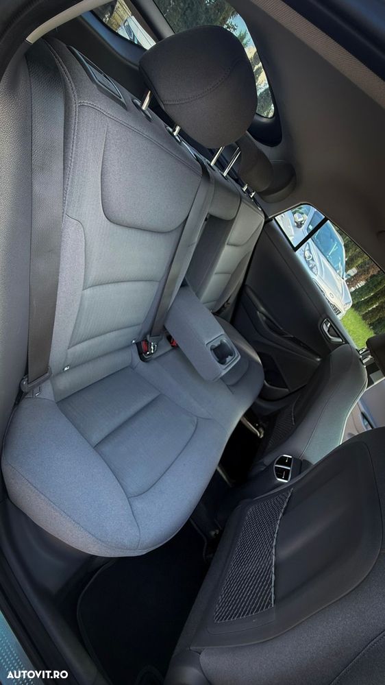 Hyundai IONIQ 1.6 GDI Premium - 8