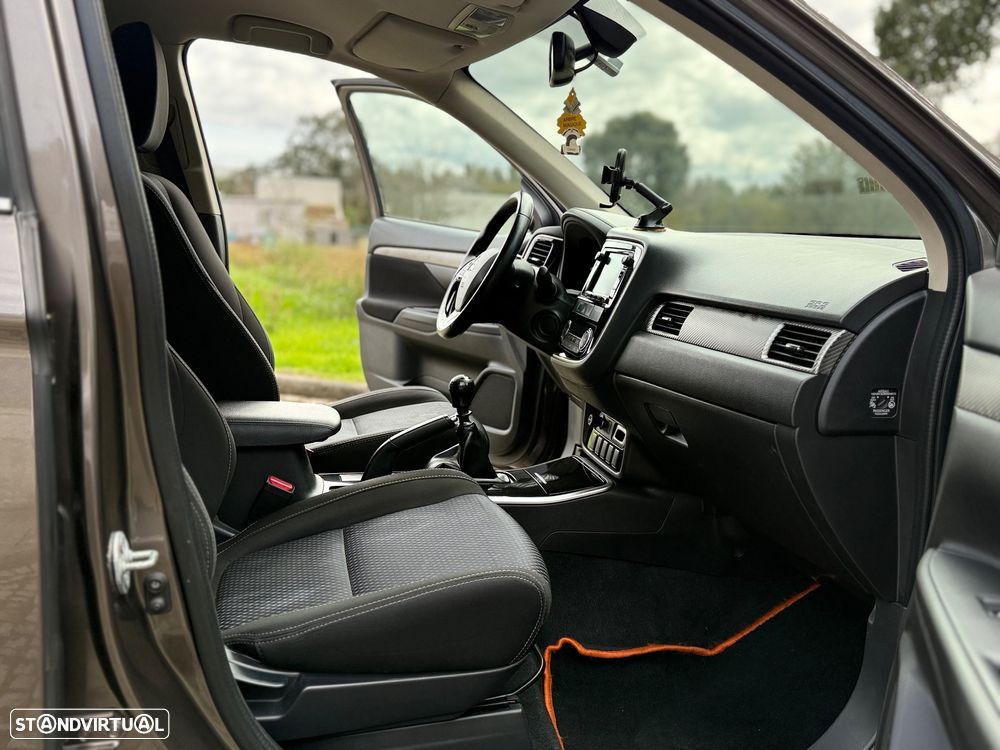 Mitsubishi Outlander 2.2 DI-D 4WD Intense - 15