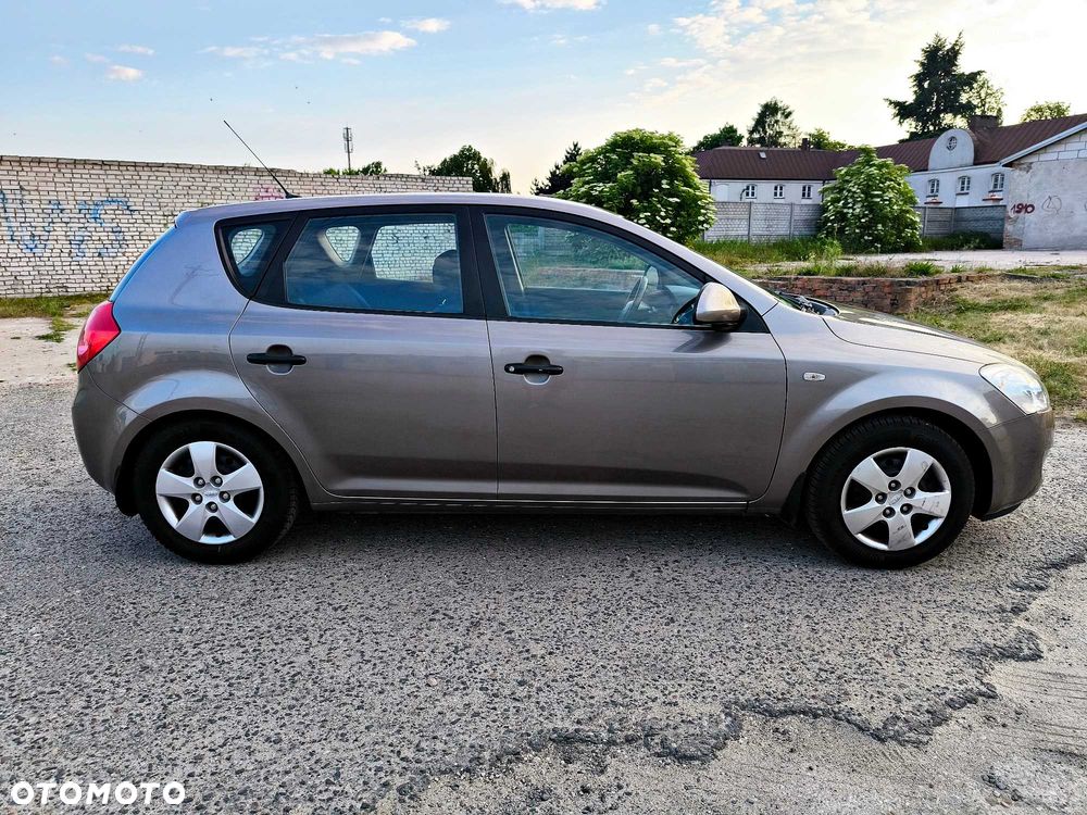 Kia Ceed - 7