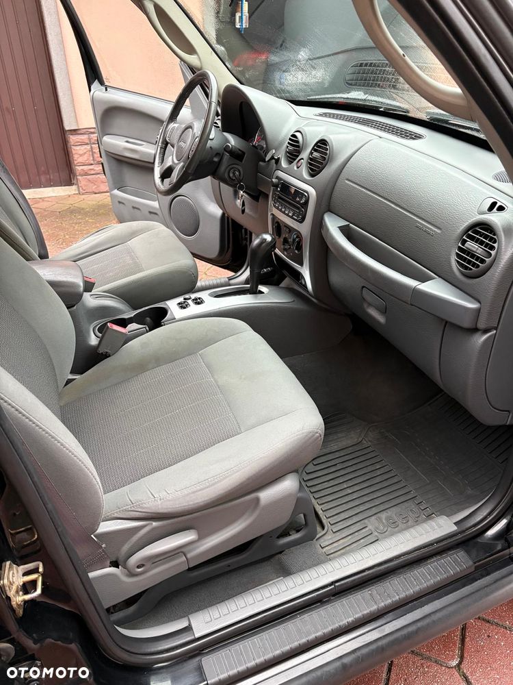 Jeep Liberty - 10