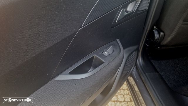 Peugeot 2008 1.2 PureTech Active Pack - 12