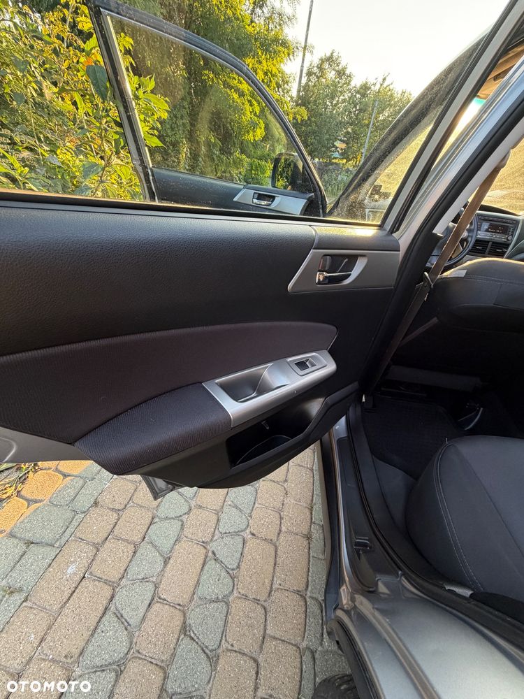 Subaru Forester 2.0D VR 000 - 10