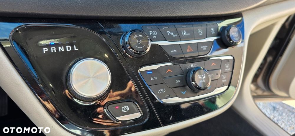 Chrysler Pacifica - 16
