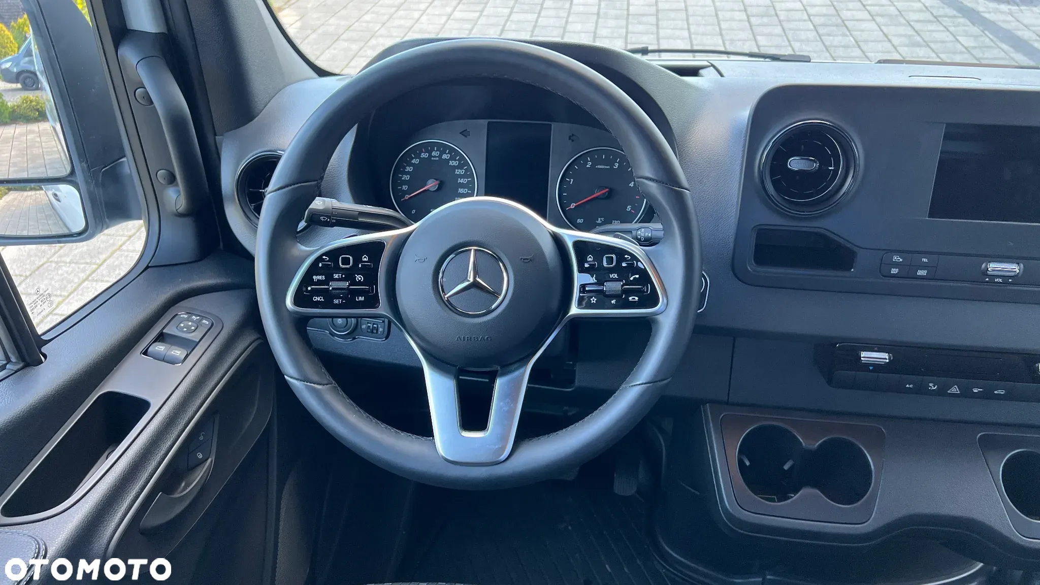 Mercedes-Benz SPRINTER 319 CDI - 12