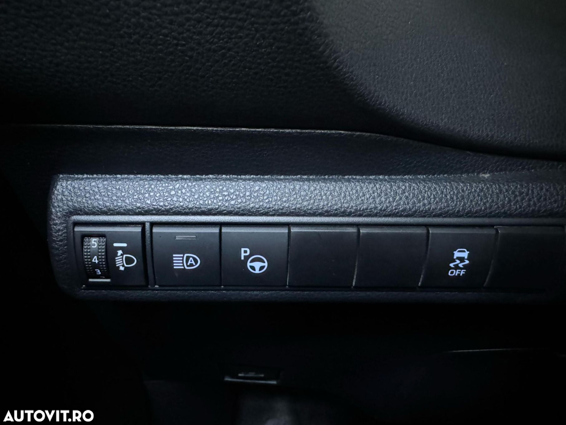 Toyota Corolla 1.8 HSD Dynamic - 18