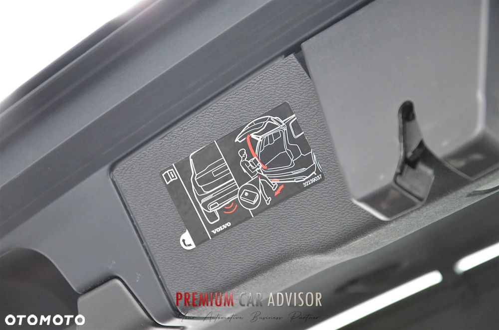 Volvo XC 60 B4 B Geartronic Momentum Pro - 28