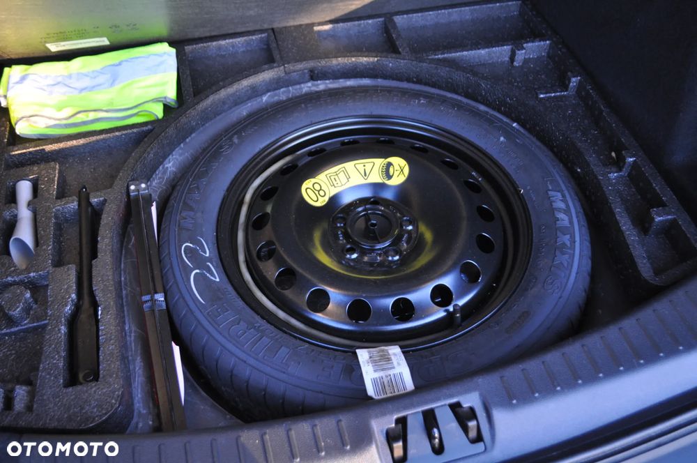 Ford Kuga 2.0 TDCi 2x4 Titanium - 28