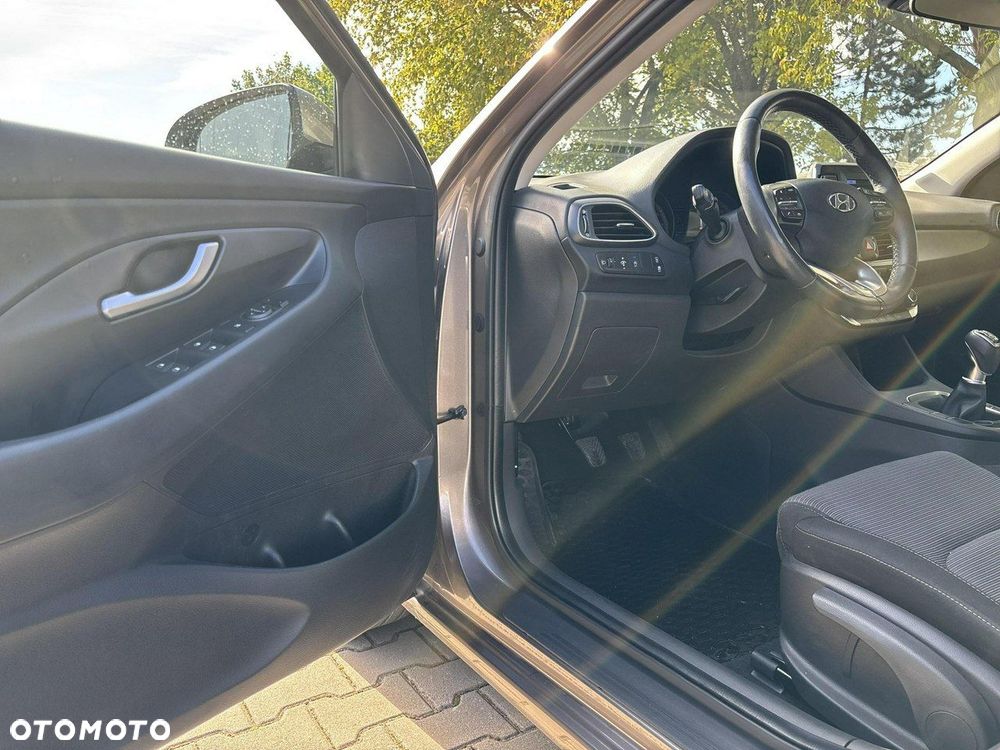 Hyundai i30 1.5 DPI Classic + - 10