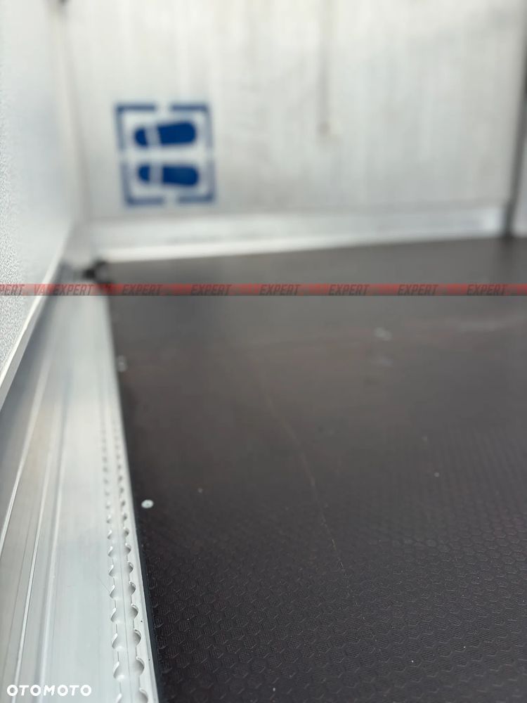 Renault MASTER RWD Bliźniak Kontener + Winda 1T - 14