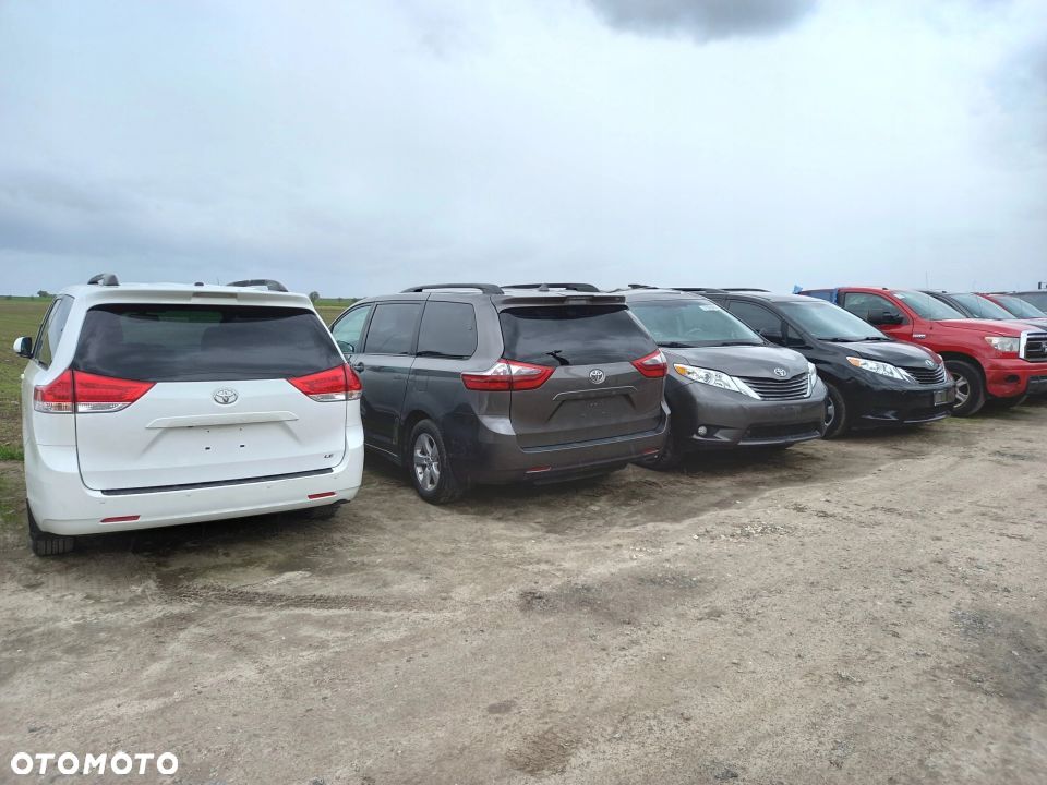 TOYOTA SIENNA kompletny przód ZDERZAK MASKA PAS - 9