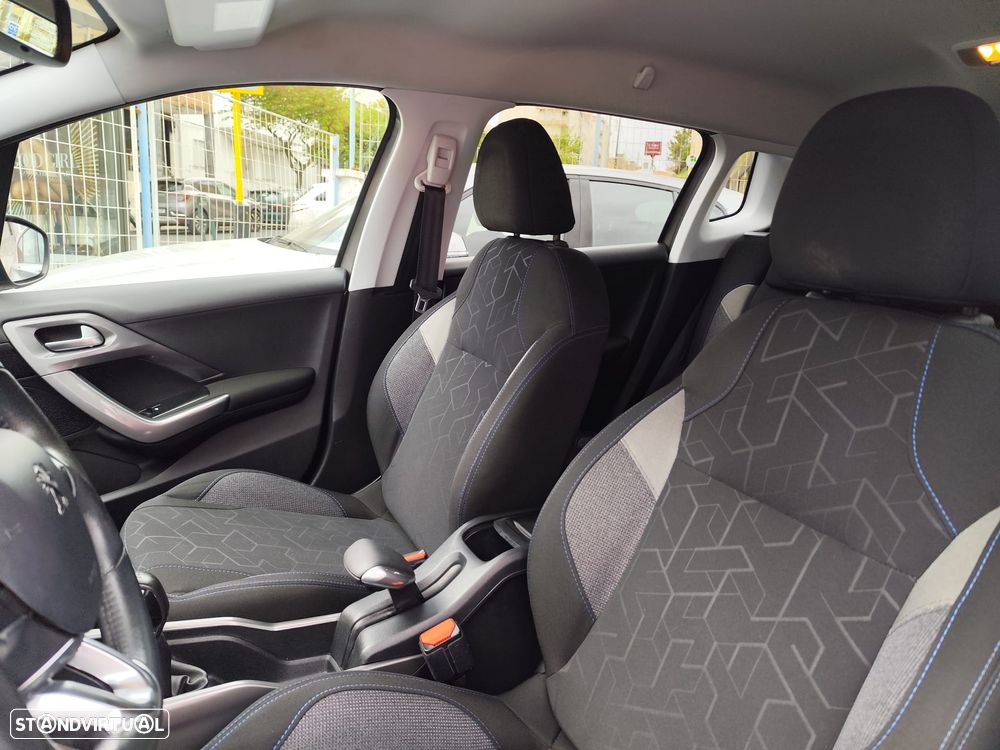 Peugeot 2008 1.2 PureTech Style - 15