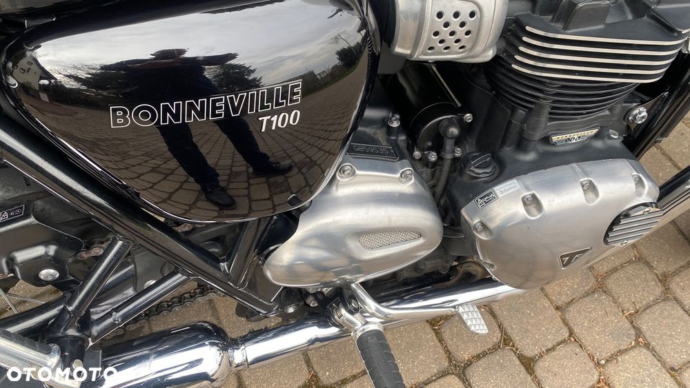 Triumph Bonneville - 9