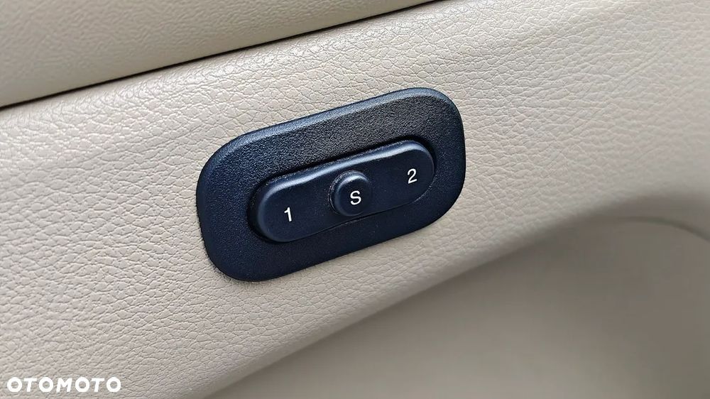 Jeep Grand Cherokee - 31