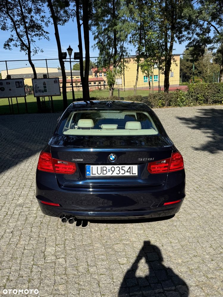 BMW Seria 3 328i xDrive - 11
