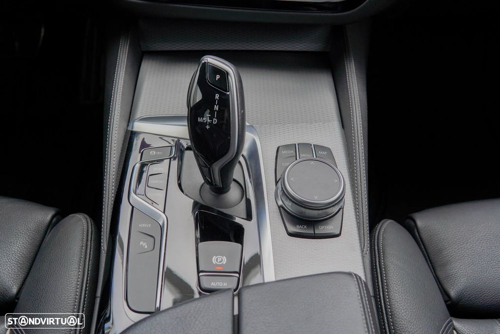 BMW 530 e Pack Desportivo M - 24