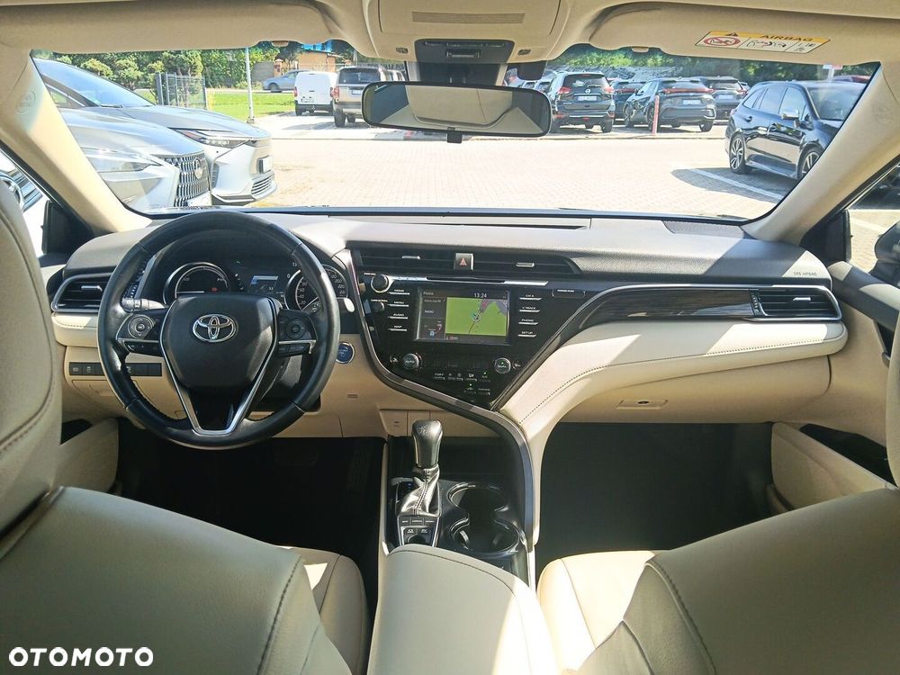 Toyota Camry 2.5 Hybrid Comfort CVT - 12