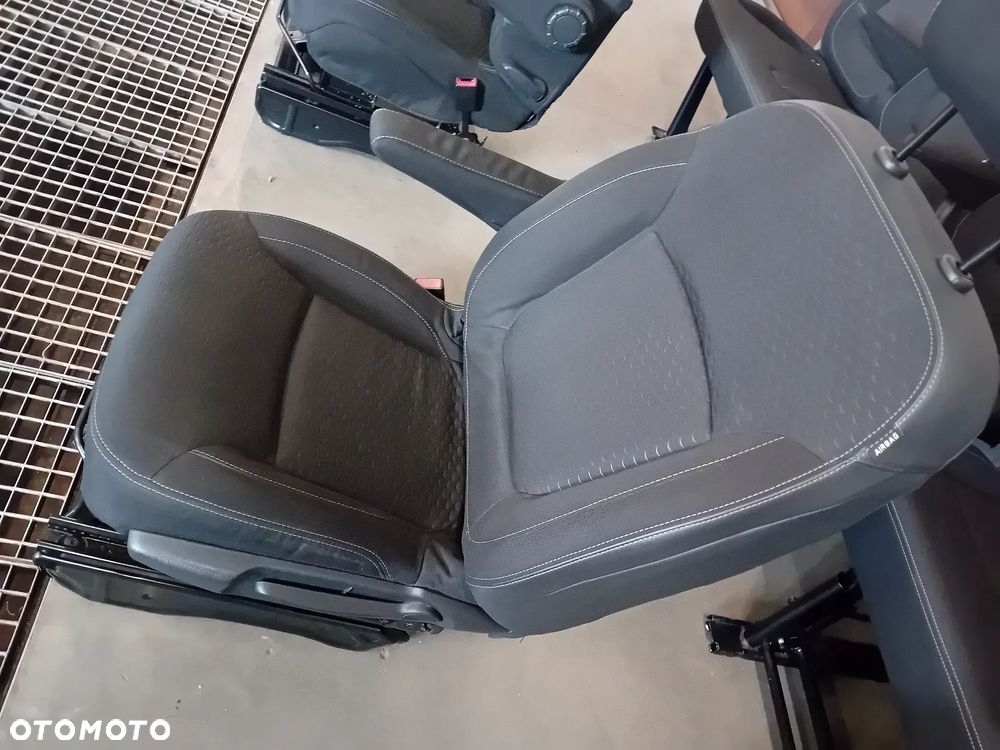 komplet foteli środek Renault Trafic III long Vivaro B 2018 sufit pasy głośniki - 9