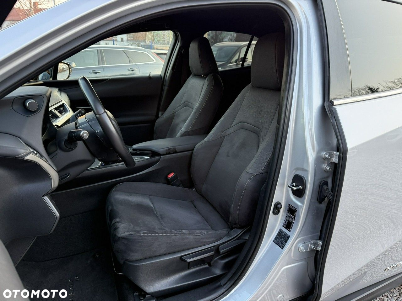 Lexus UX 250h Elegance 2WD - 16