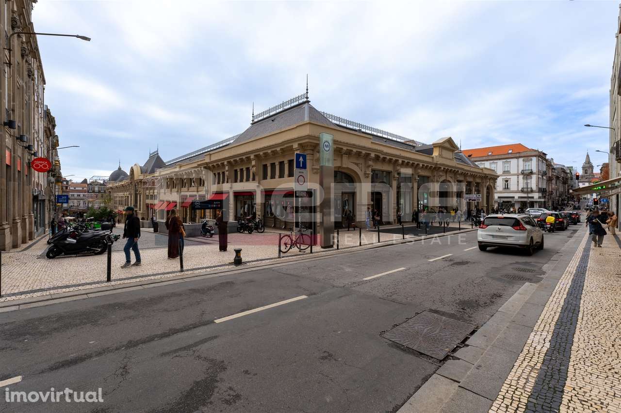 T1 no centro do Porto em frente ao metro - Grande imagem: 2/21