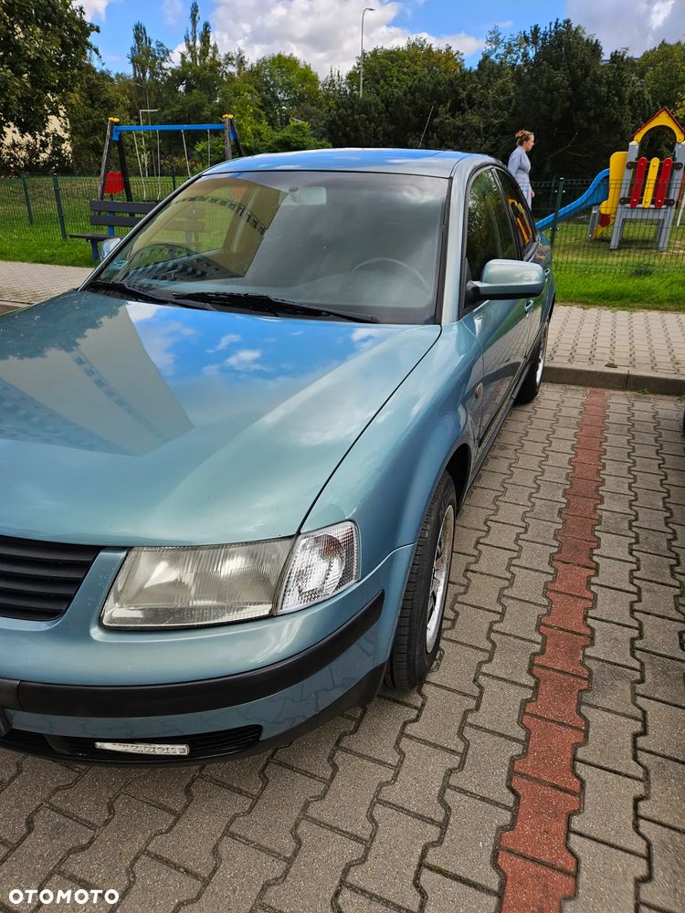 Volkswagen Passat 1.6 CL - 19