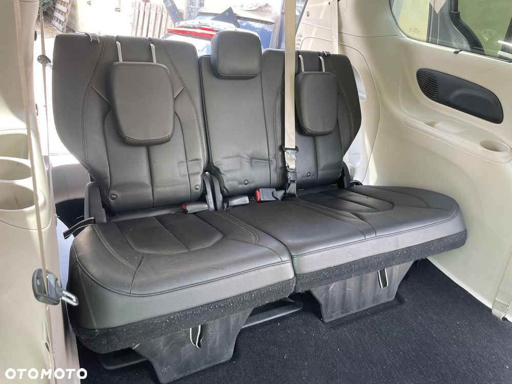 Chrysler Pacifica - 31
