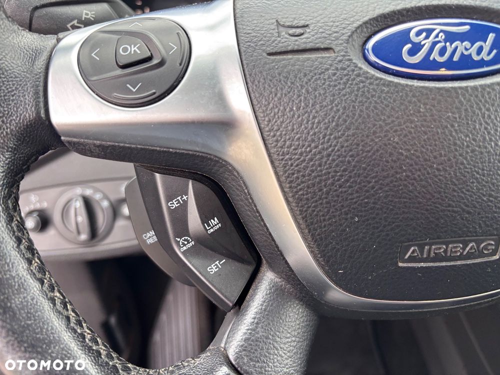 Ford Kuga 2.0 TDCi 2x4 Titanium - 21
