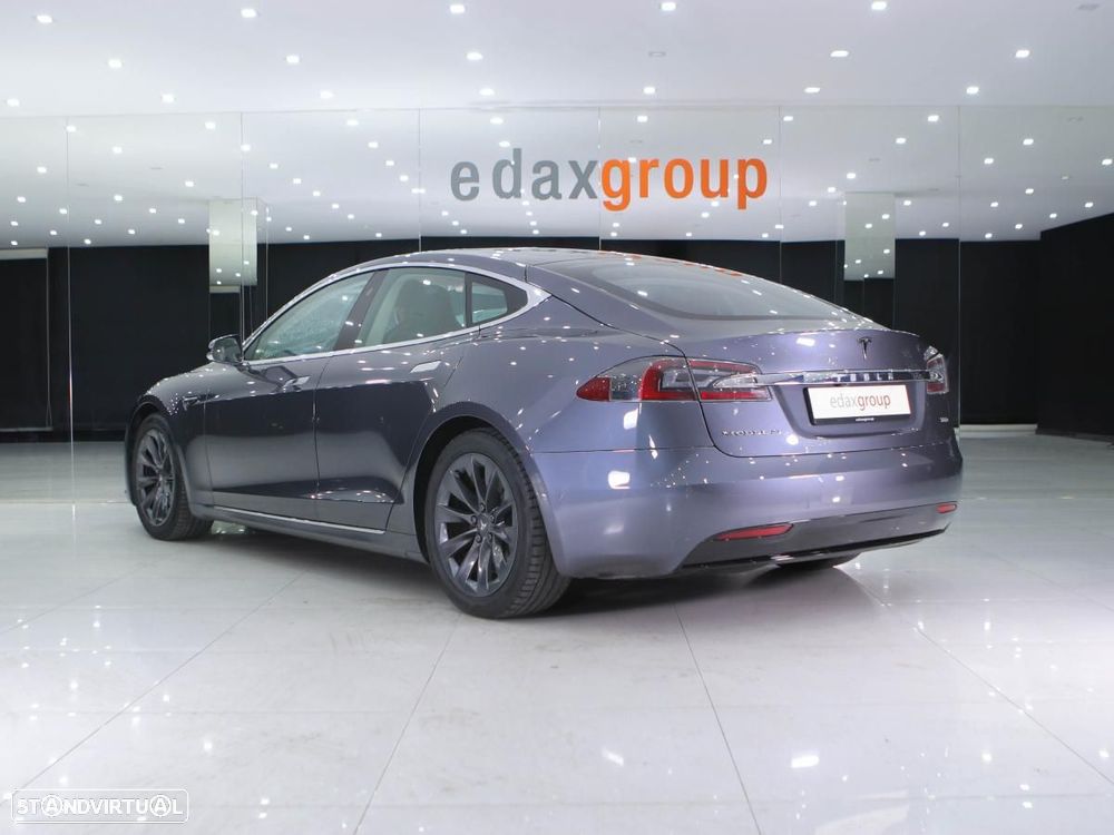 Tesla Model S - 5