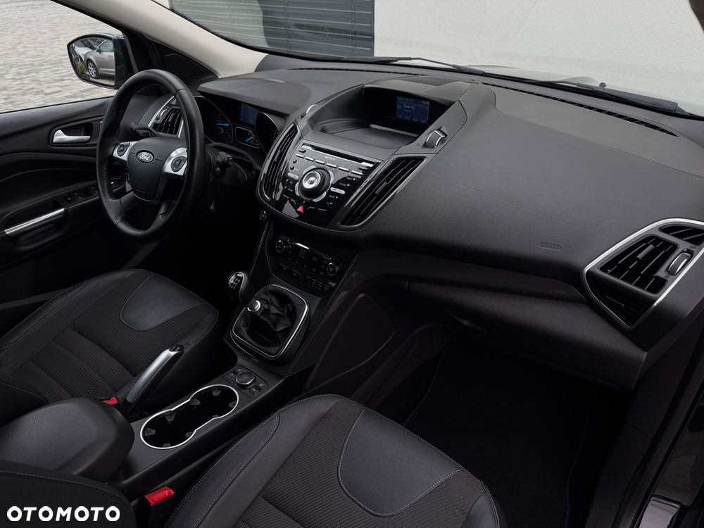 Ford Kuga 2.0 TDCi 2x4 Titanium - 25