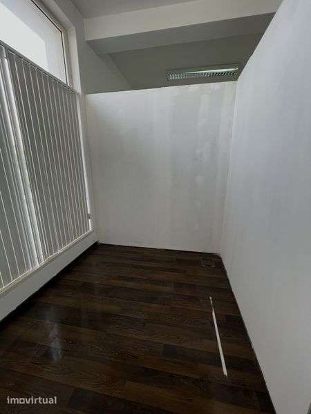 Espaço para arrendar em Laranjeiro-Almada - Grande imagem: 3/3