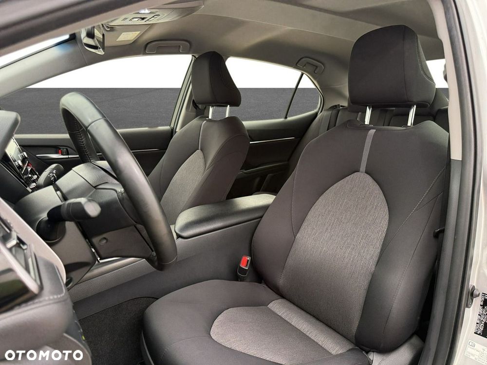 Toyota Camry - 17