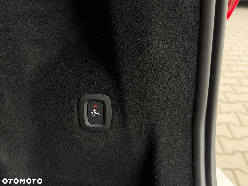 Volvo XC 60 B4 D Plus Dark - 40