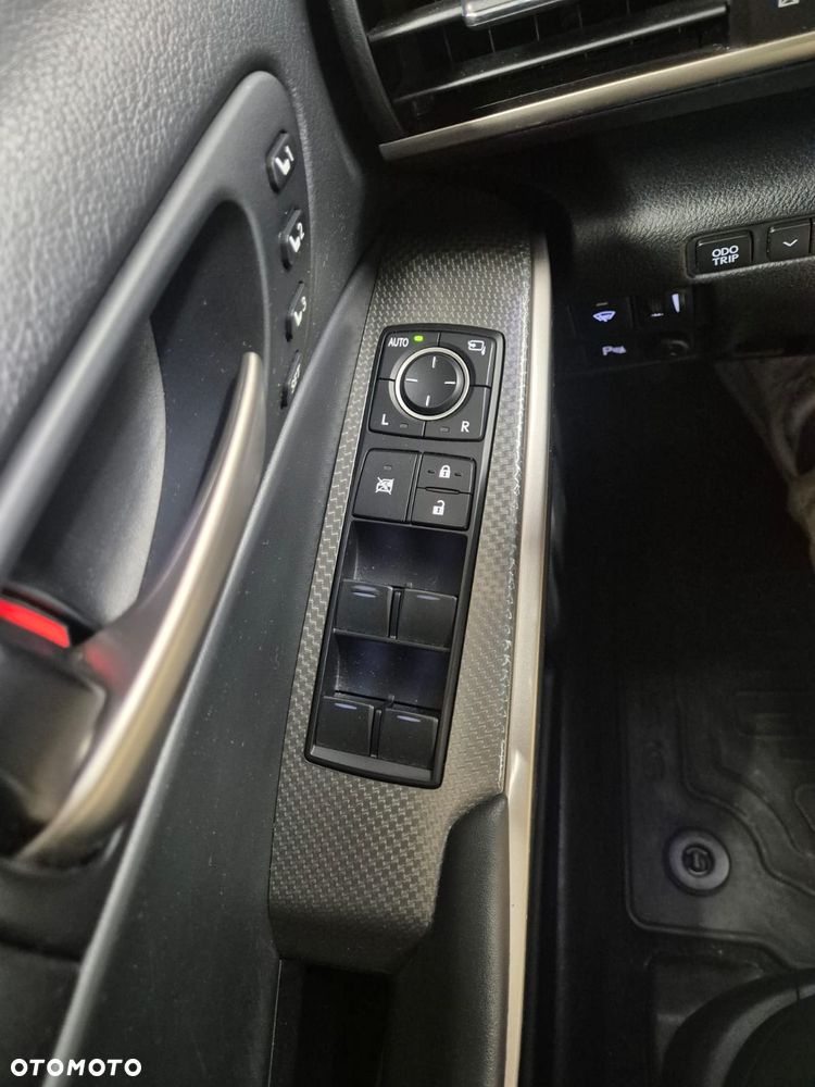 Lexus IS 300h F Sport EU6 - 17