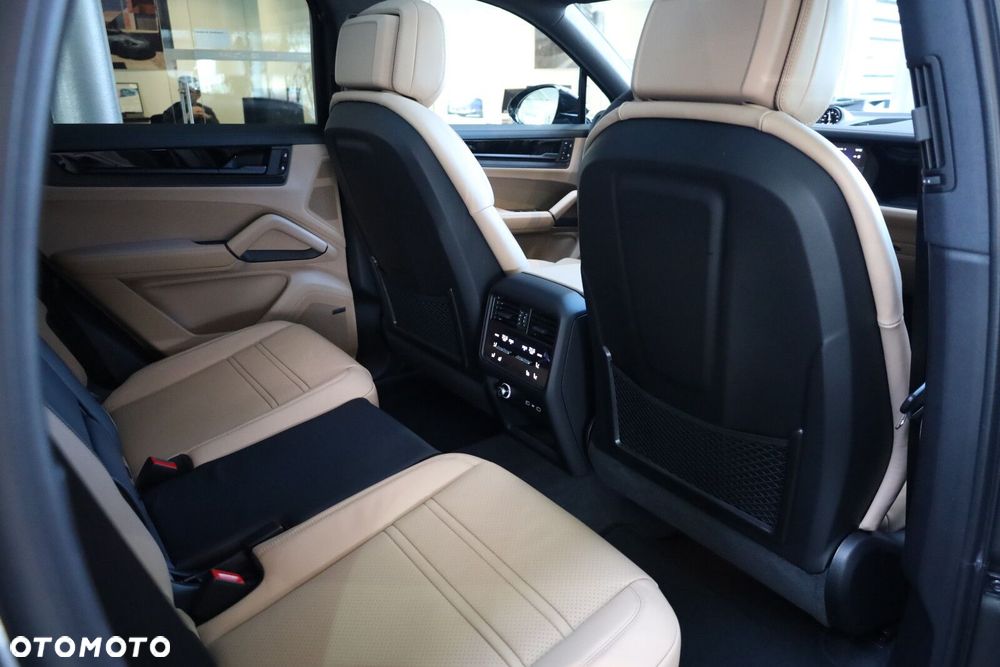 Porsche Cayenne - 20