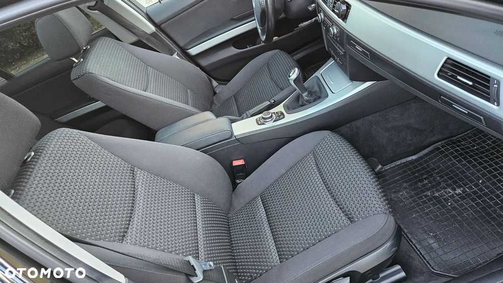 BMW Seria 3 320d xDrive - 14