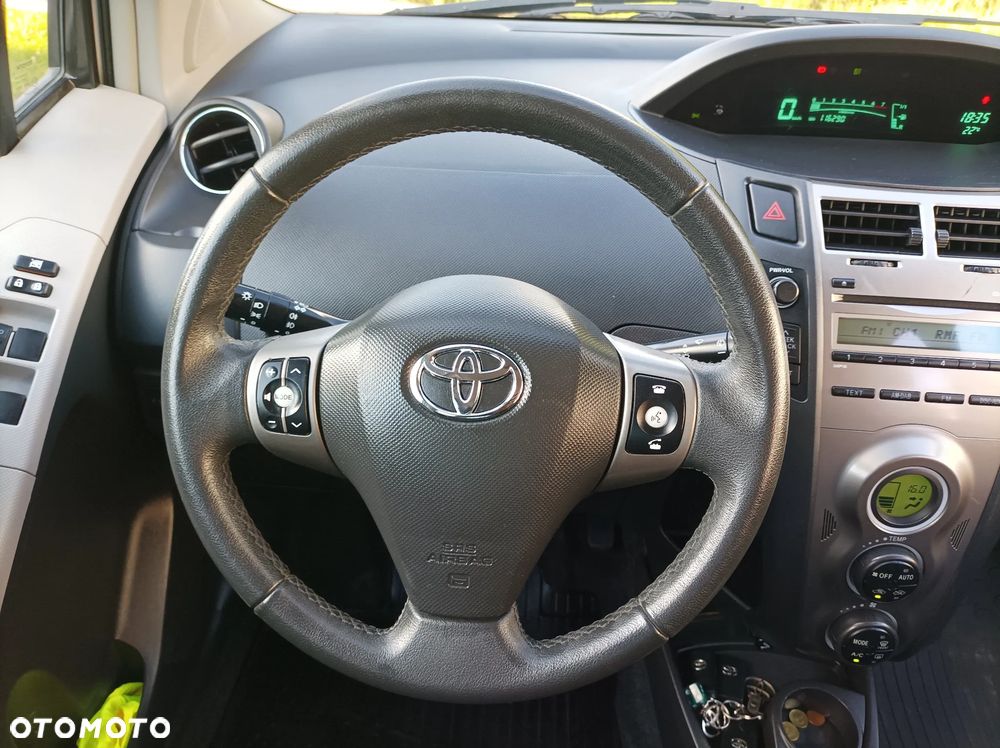 Toyota Yaris 1.33 VVT-i Executive - 29