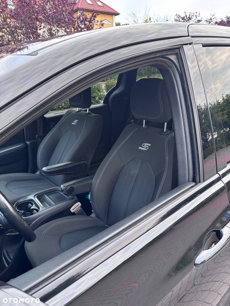 Chrysler Pacifica - 19