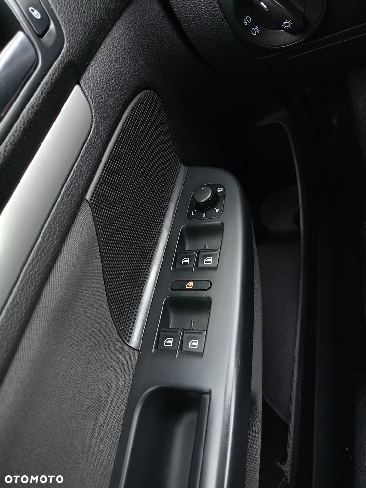 Volkswagen Golf VI 1.6 TDI BlueMot Comfortline DSG - 32