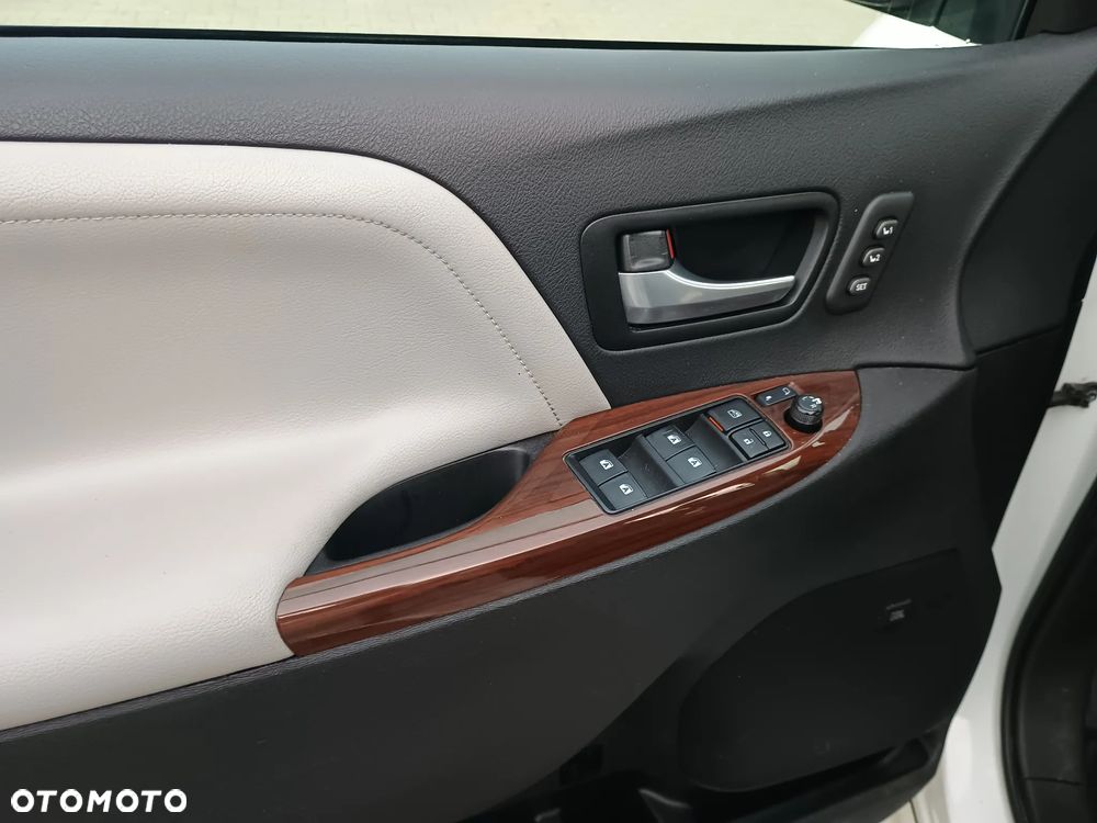 Toyota Sienna - 16