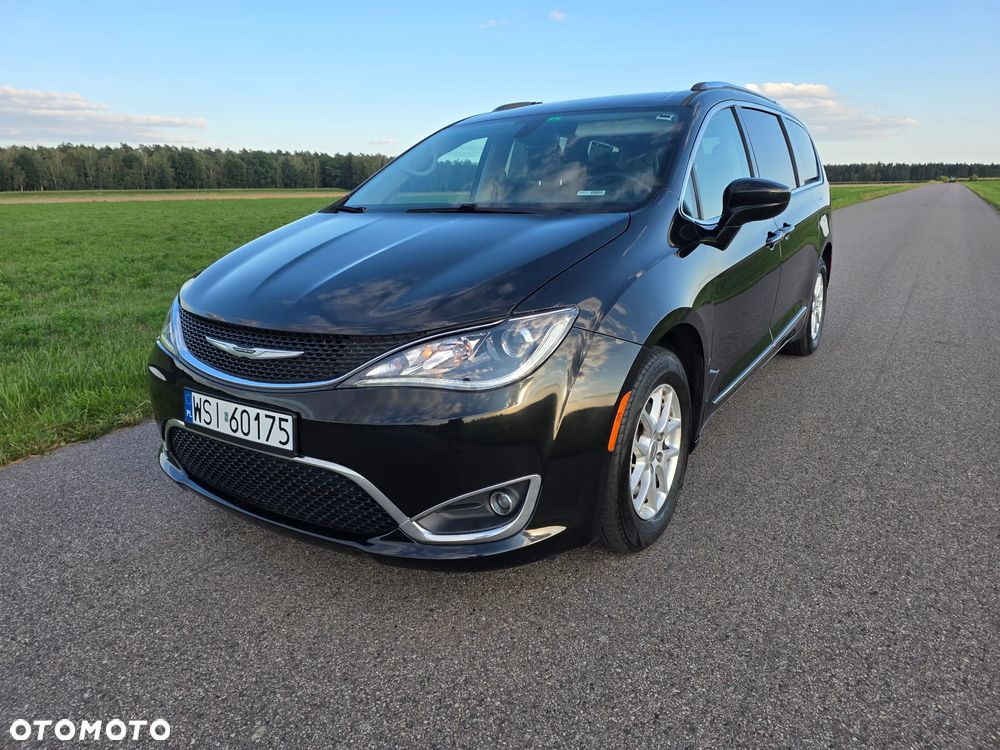 Chrysler Pacifica - 2