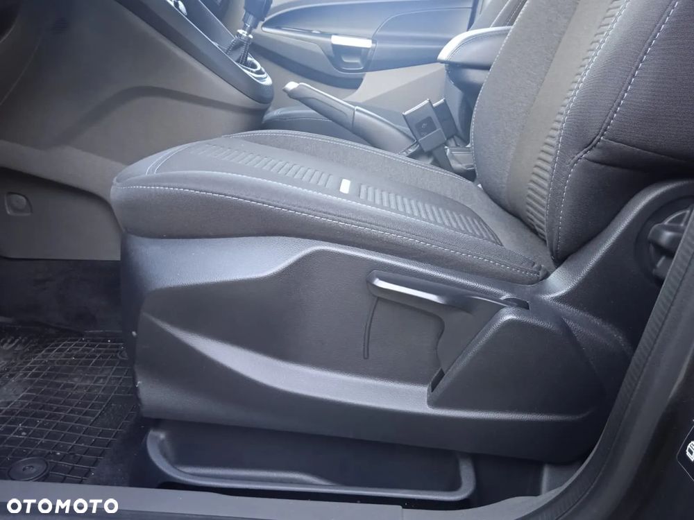 Ford Tourneo Connect Grand - 30