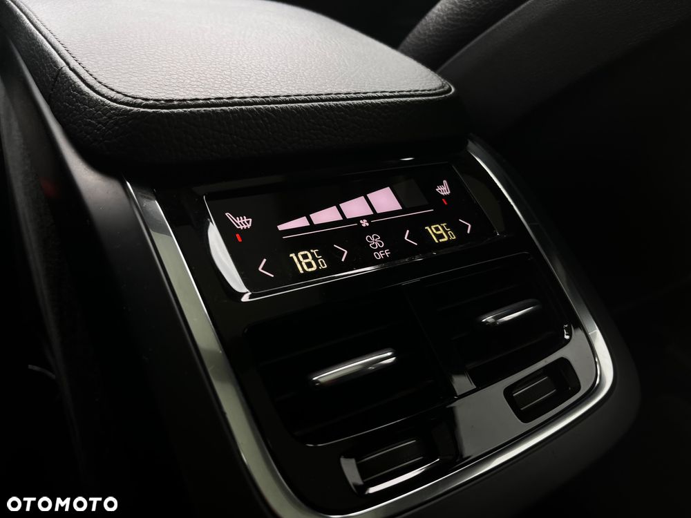Volvo XC 90 T6 AWD Momentum 7os - 17
