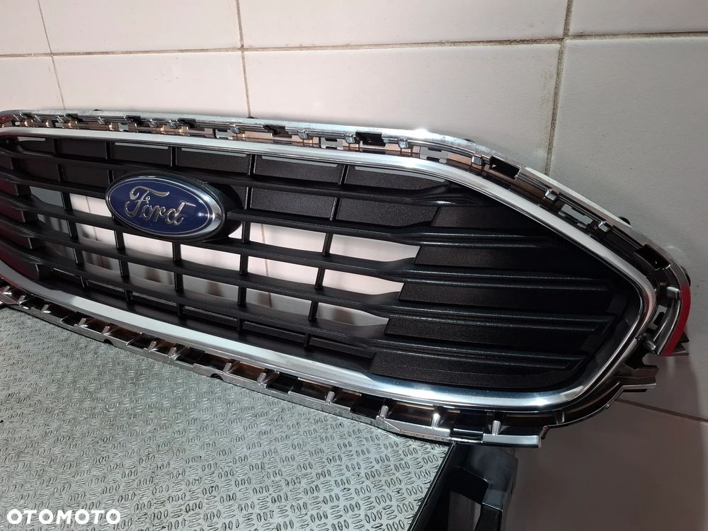 Grill atrapa zderzaka znaczek Ford Tourneo Connect 2022 rok mk2 lift nr KT1B8200B - 2